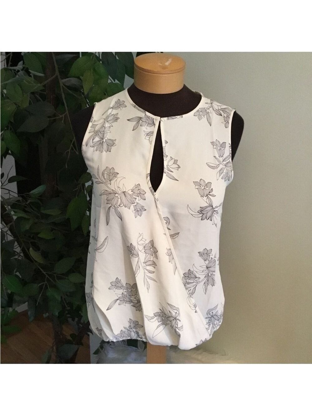Ann Taylor cross front elastic waist floral tank top Womans size XS